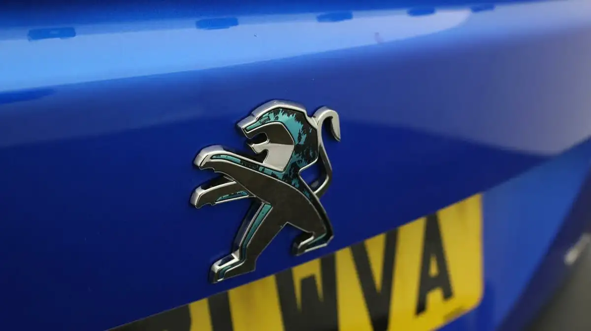 2021-peugeot-2008-suv-e-gt-premium-big-19