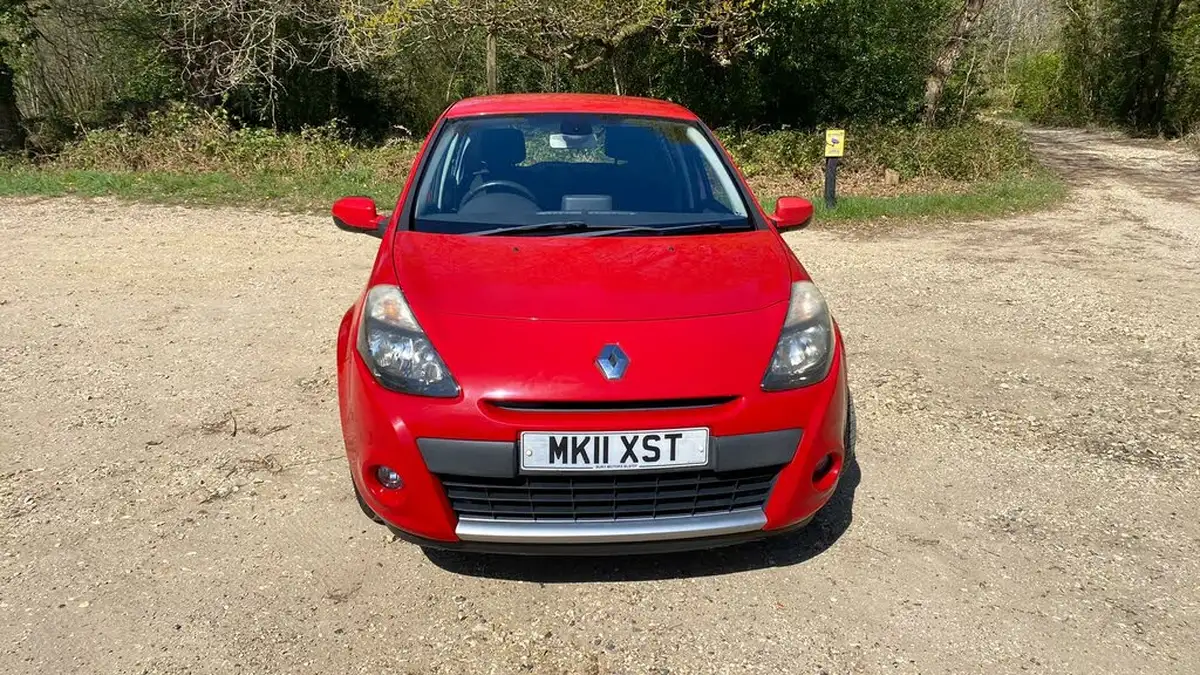 2011-renault-clio-12-dynamique-tom-tom-tce-100bhp-hatchback-5d-big-2