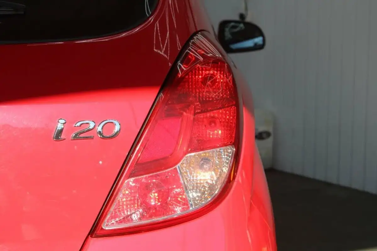 2012-hyundai-i20-12-active-3d-big-12