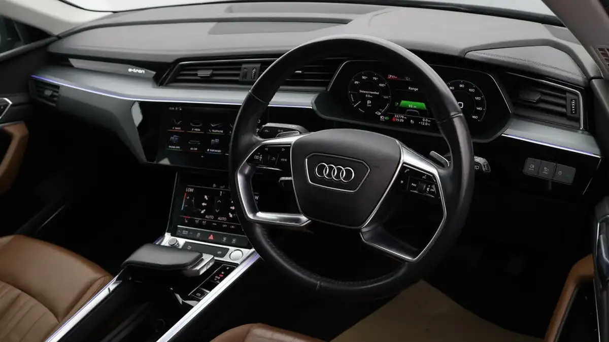 2021-audi-e-tron-50e-technik-station-wagon-big-8