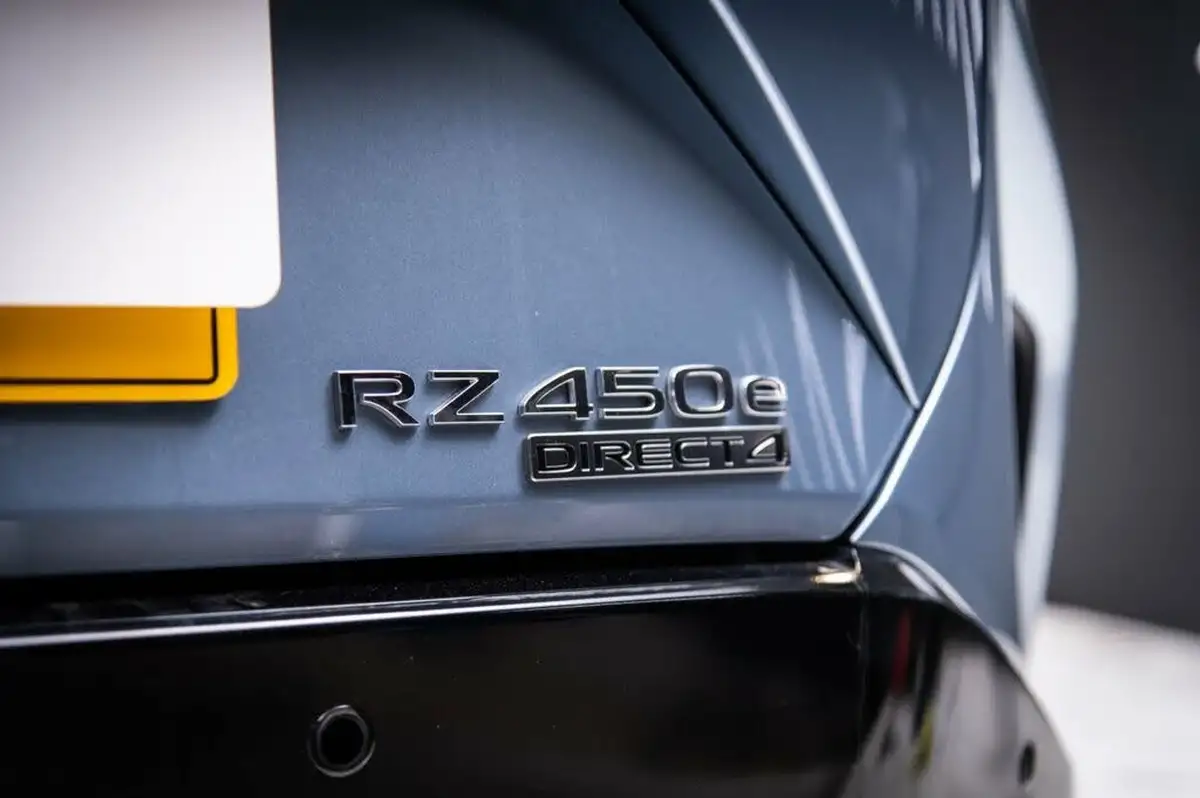 2024-lexus-rz-450e-e-takumi-big-39
