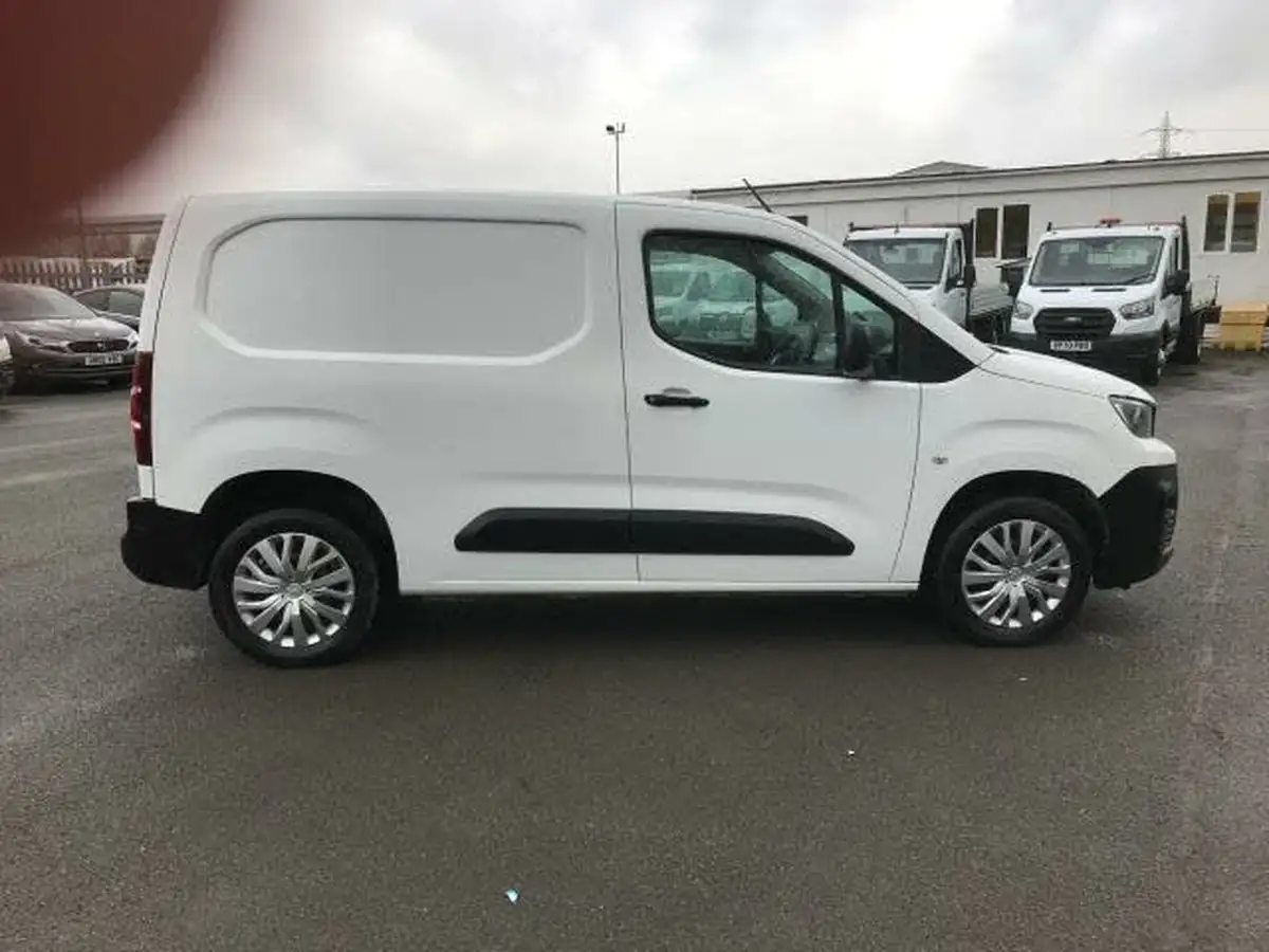 2021-peugeot-partner-15-bluehdi-1000-professional-100ps-eu6dt-panel-big-11