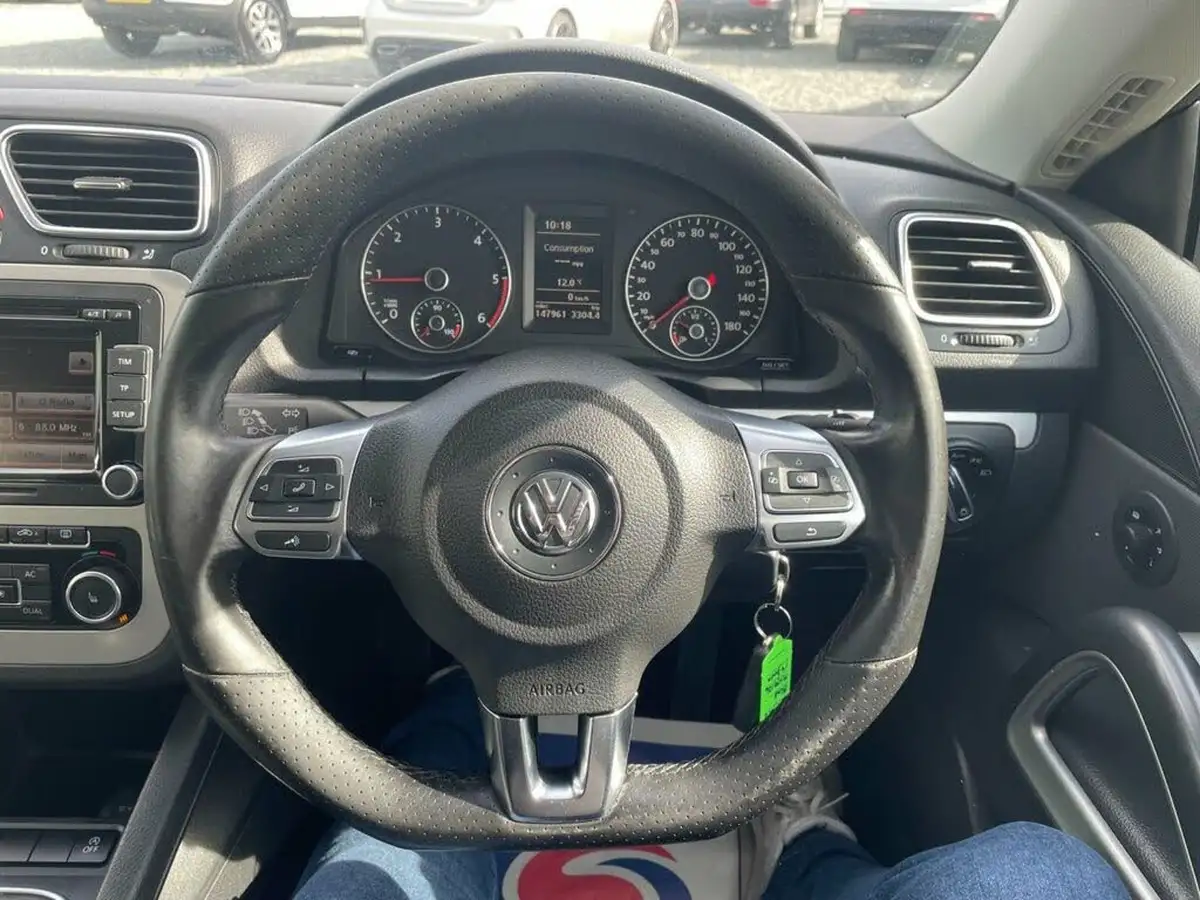 2011-volkswagen-scirocco-20td-gt-140ps-bluemotion-tech-big-11