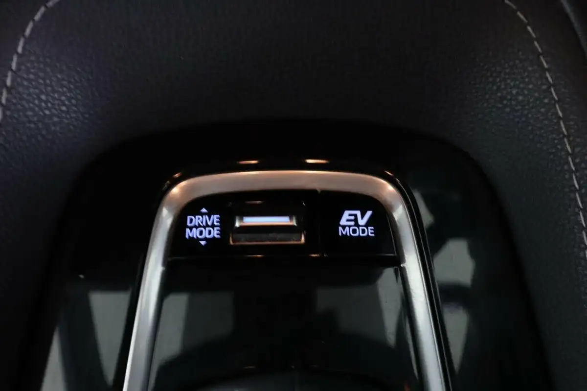 2021-toyota-corolla-18-vvt-i-design-trk-touring-sports-5d-big-18