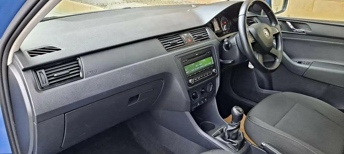 2013-skoda-rapid-12-se-105ps-big-12