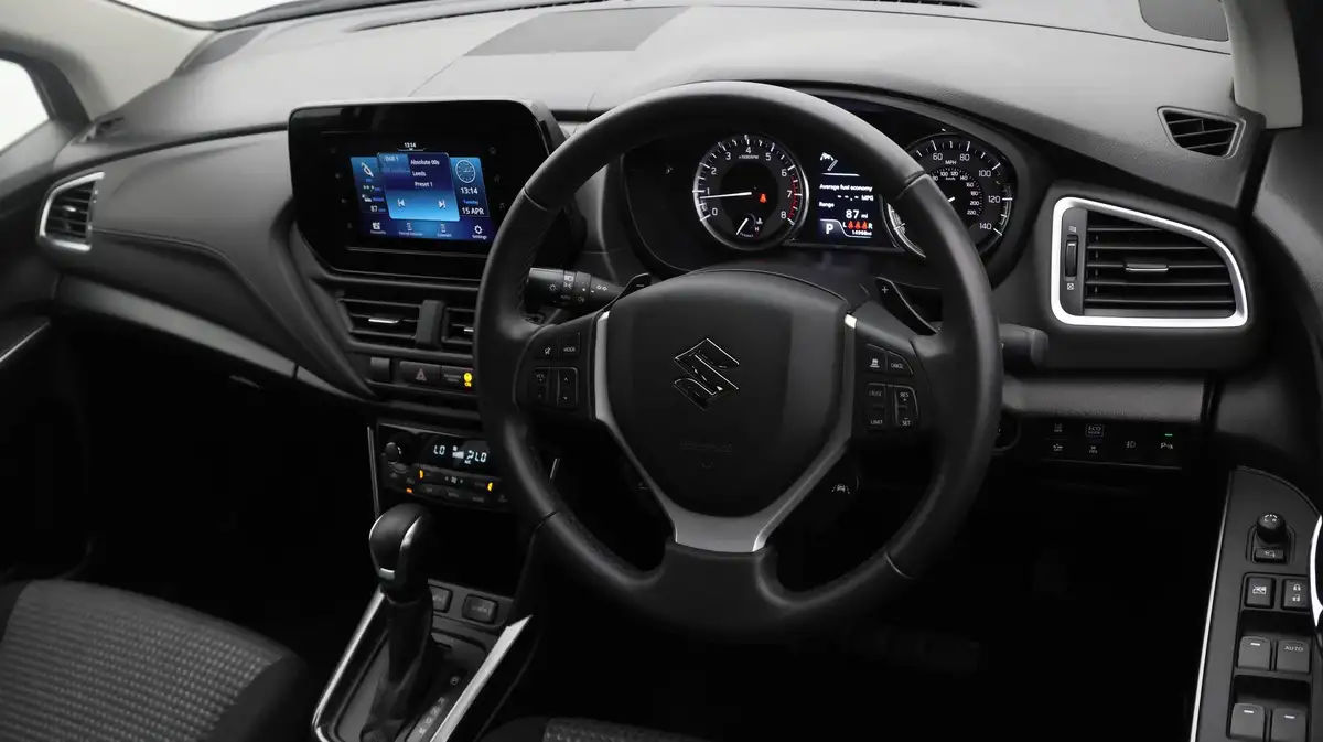 2023-suzuki-s-cross-15-motion-big-8