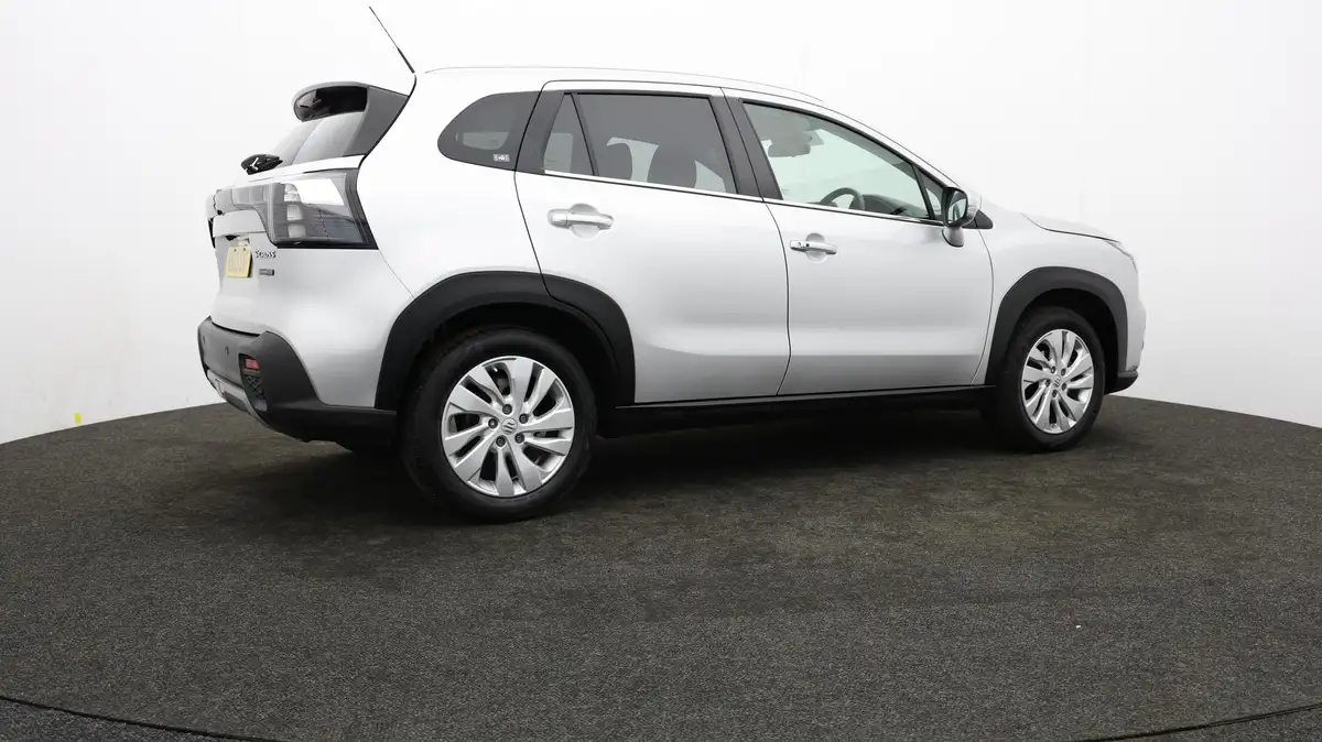 2023-suzuki-s-cross-15-motion-big-26