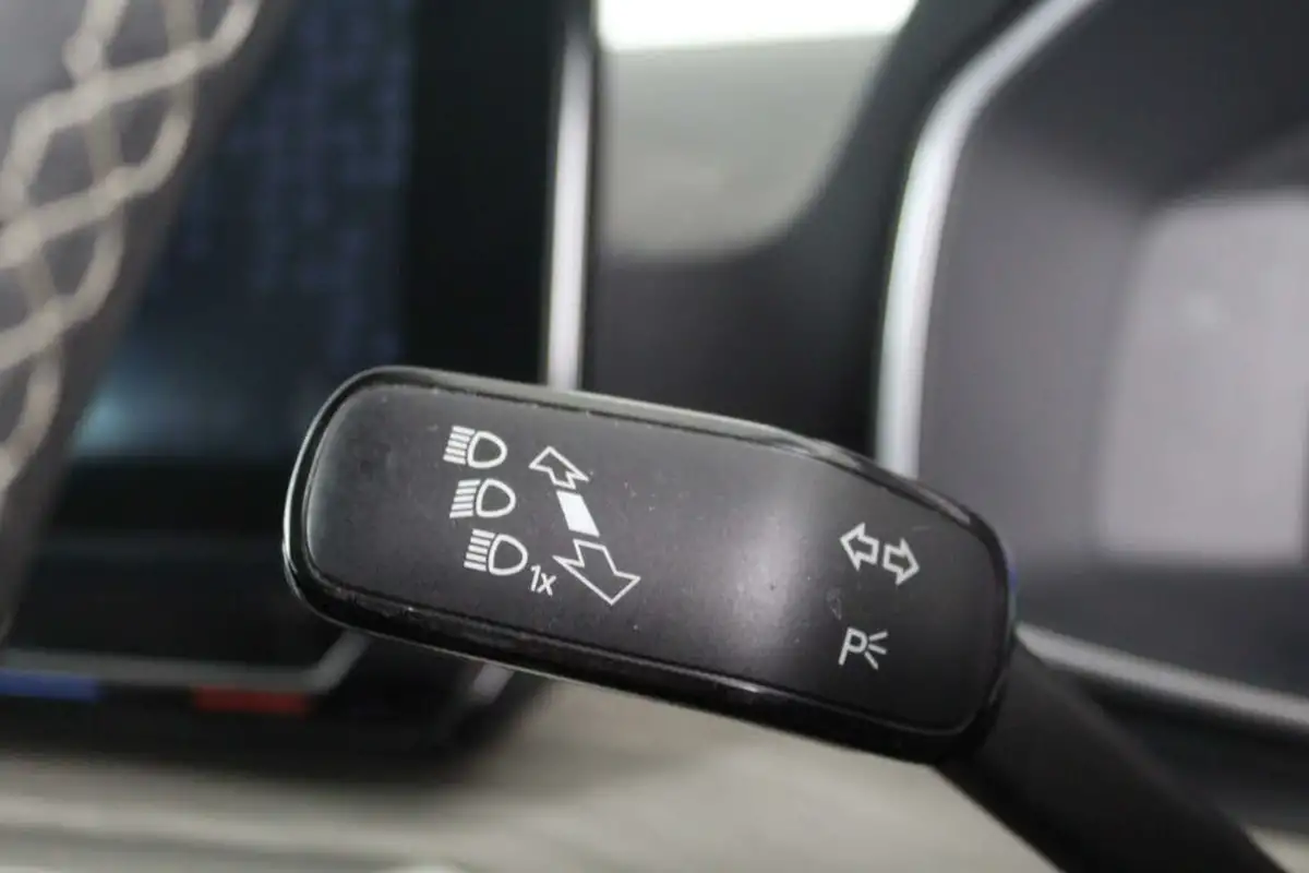 2021-seat-leon-14-e-hybrid-xcellence-hatchback-big-28