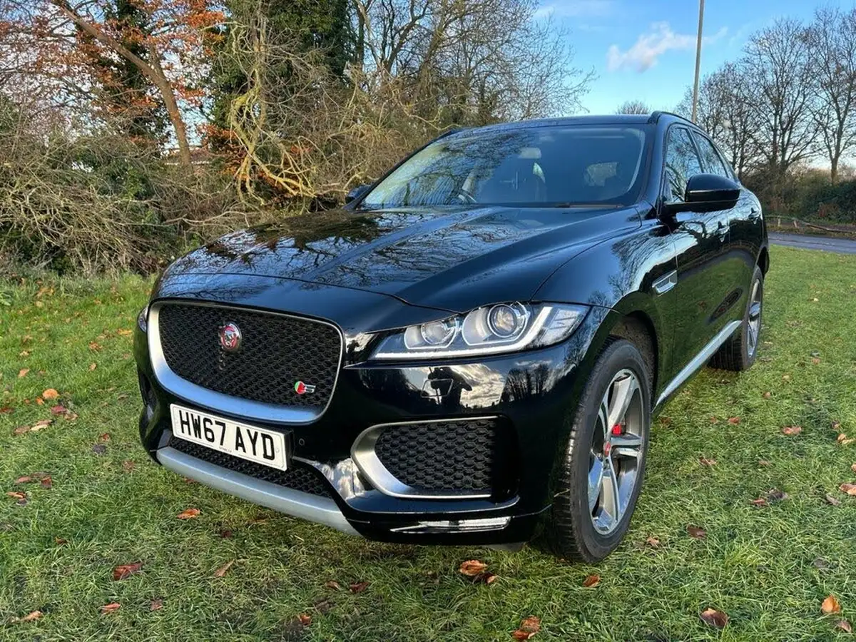 2019-jaguar-f-pace-20i-300-sport-big-3