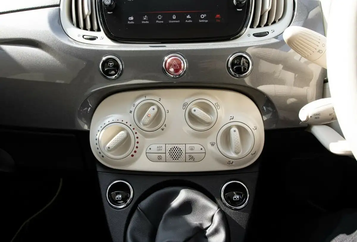2019-fiat-500-12-lounge-big-32