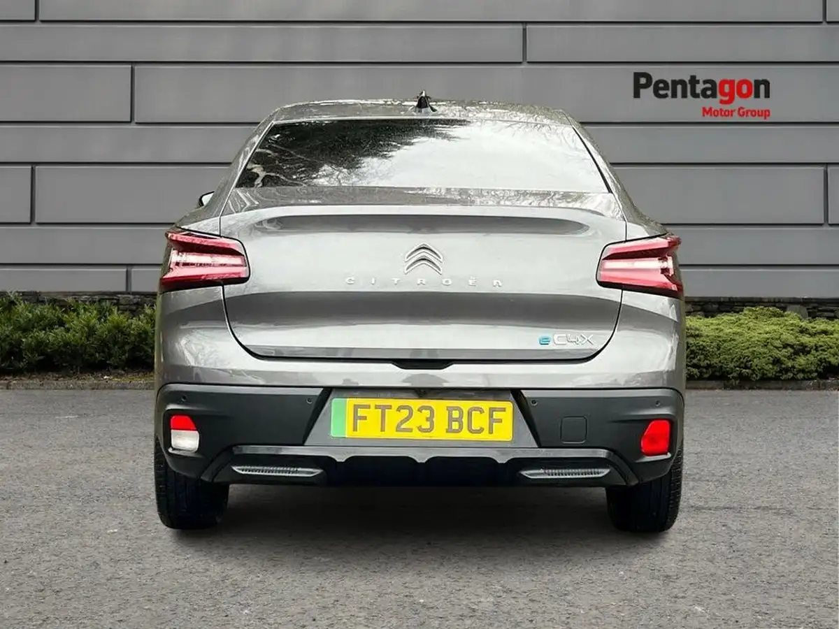 2023-citroen-c4-x-e-shine-big-13