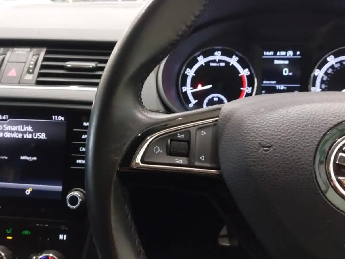 2020-skoda-octavia-15-tsi-se-drive-hatchback-dsg-big-15