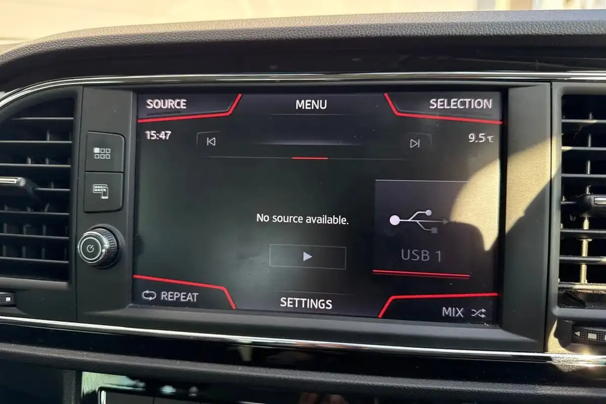 2018-seat-leon-14-ecotsi-fr-technology-estate-5d-dsg-big-42