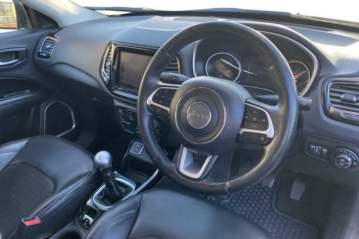 2019-jeep-compass-14-multiair-ii-night-eagle-big-10