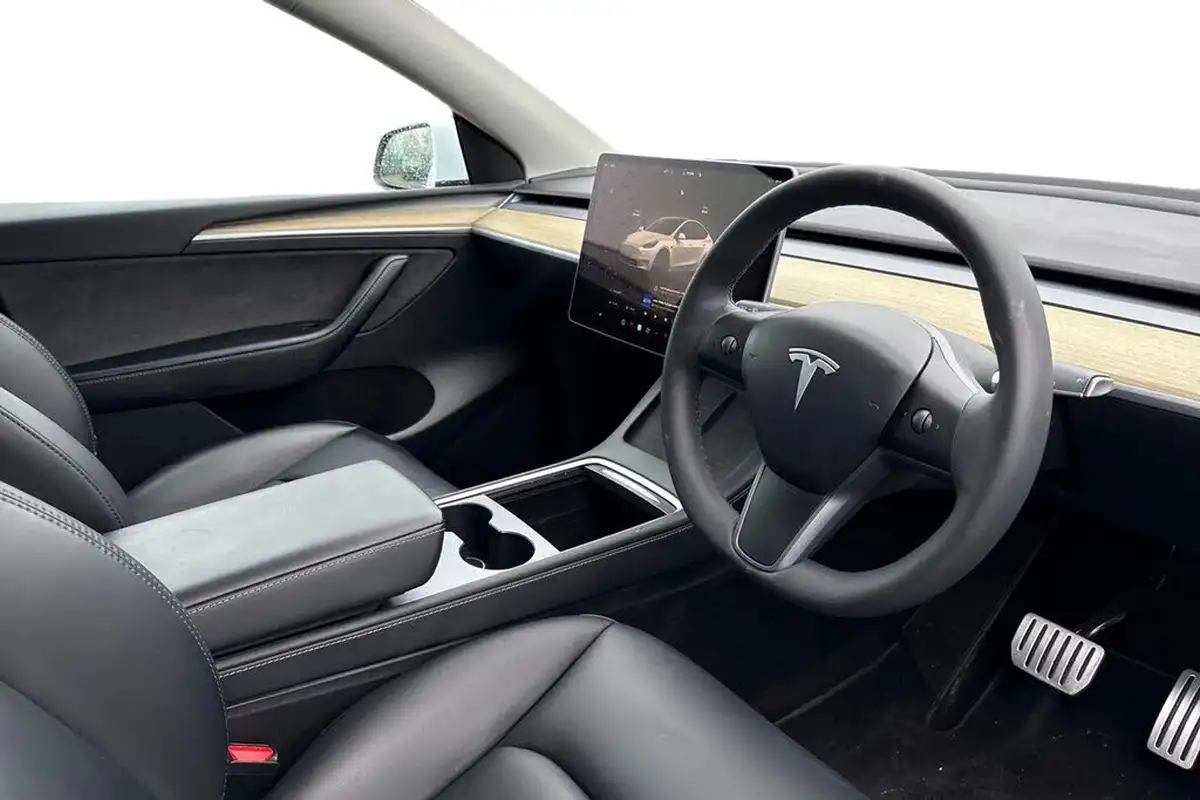 2023-tesla-model-y-e-performance-big-7