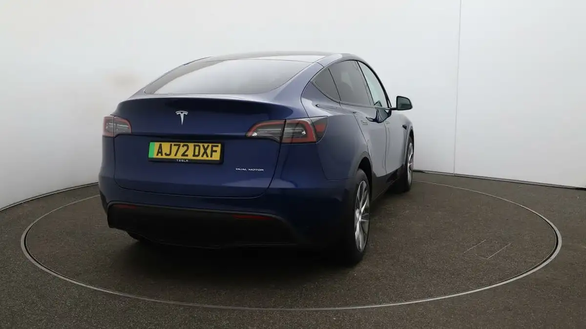2022-tesla-model-y-e-long-range-big-54