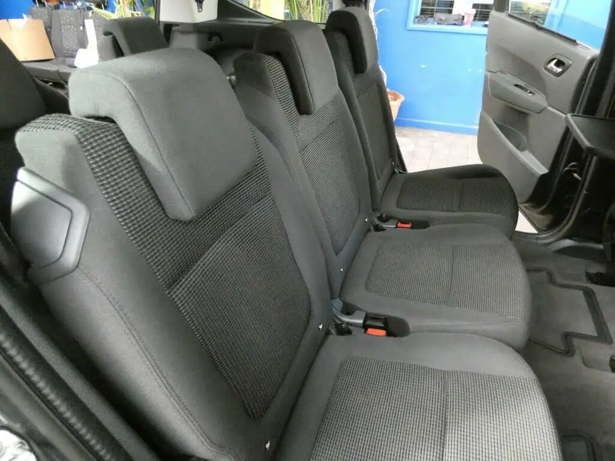 2014-peugeot-5008-16hdi-active-big-51
