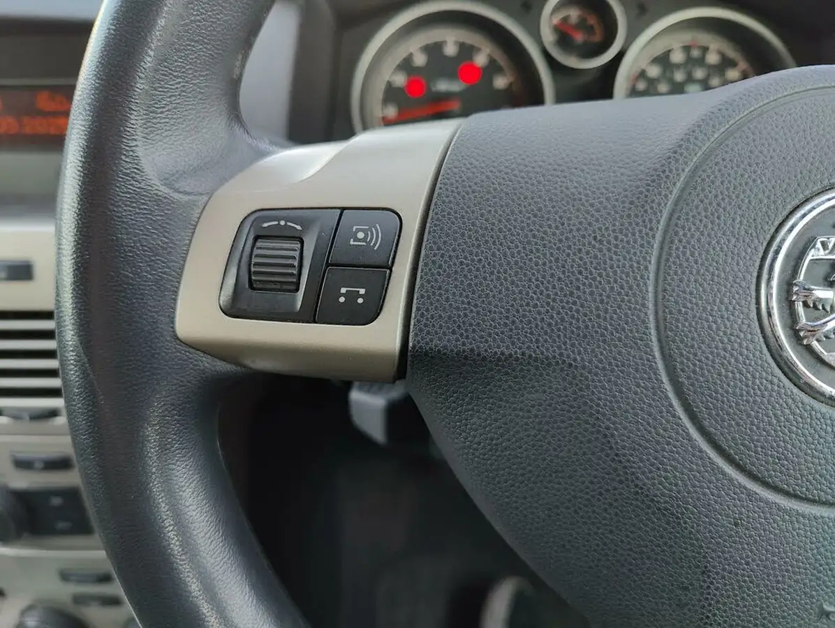 2007-vauxhall-astra-14-club-hatchback-big-21