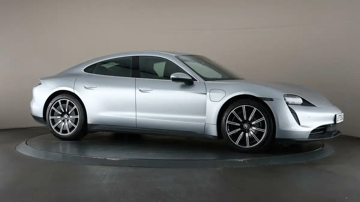 2020-porsche-taycan-e-4s-530ps-big-57