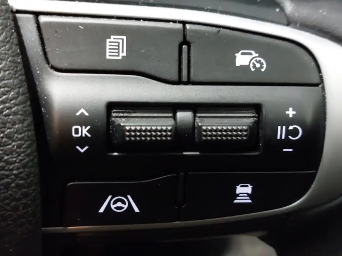 2023-kia-sportage-16-t-gdi-3-226bhp-hev-auto-big-18