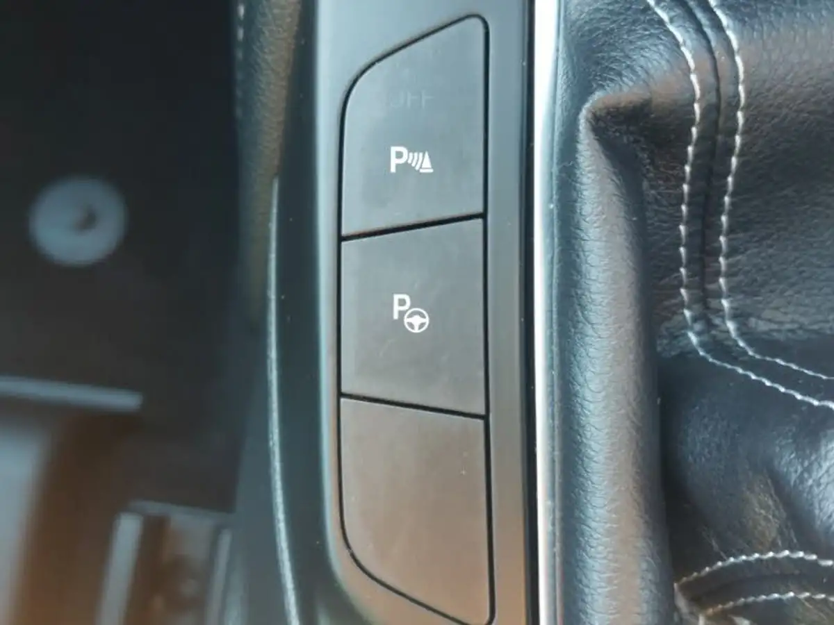 2020-ford-focus-big-16