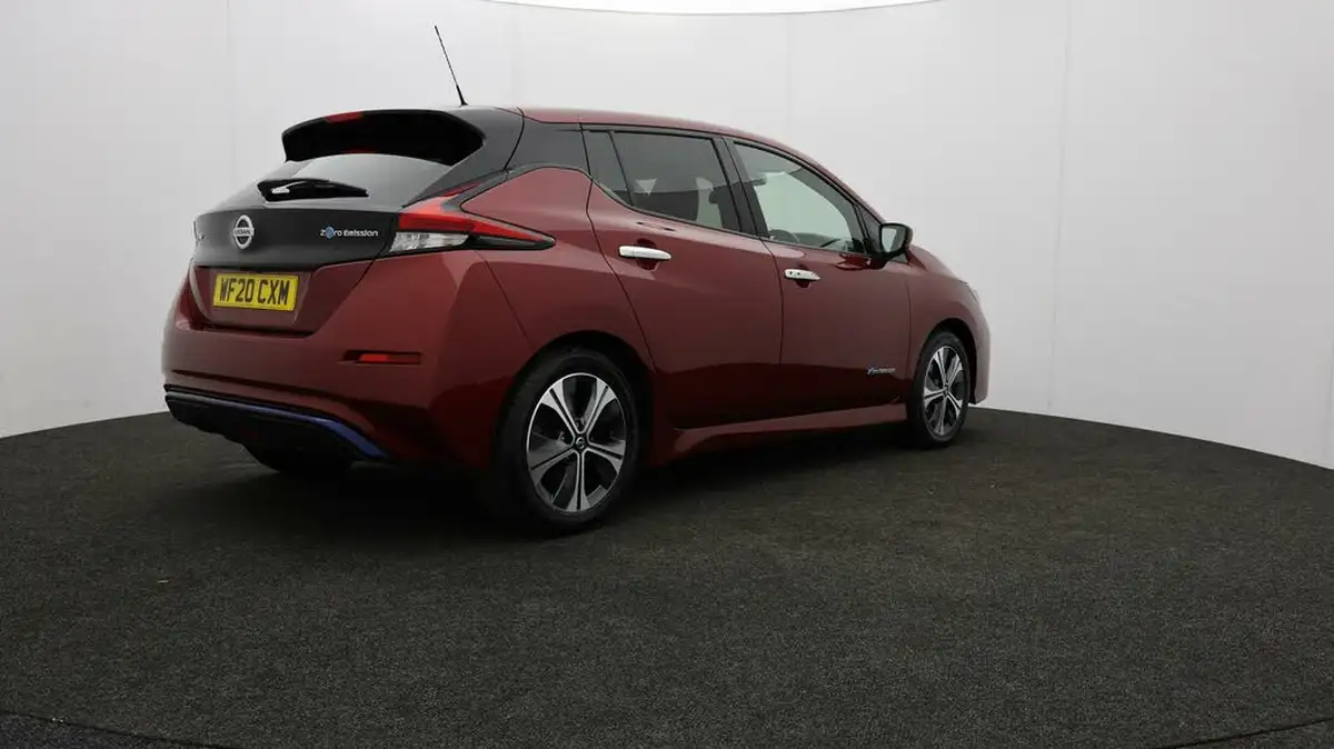 2020-nissan-leaf-e-tekna-big-77