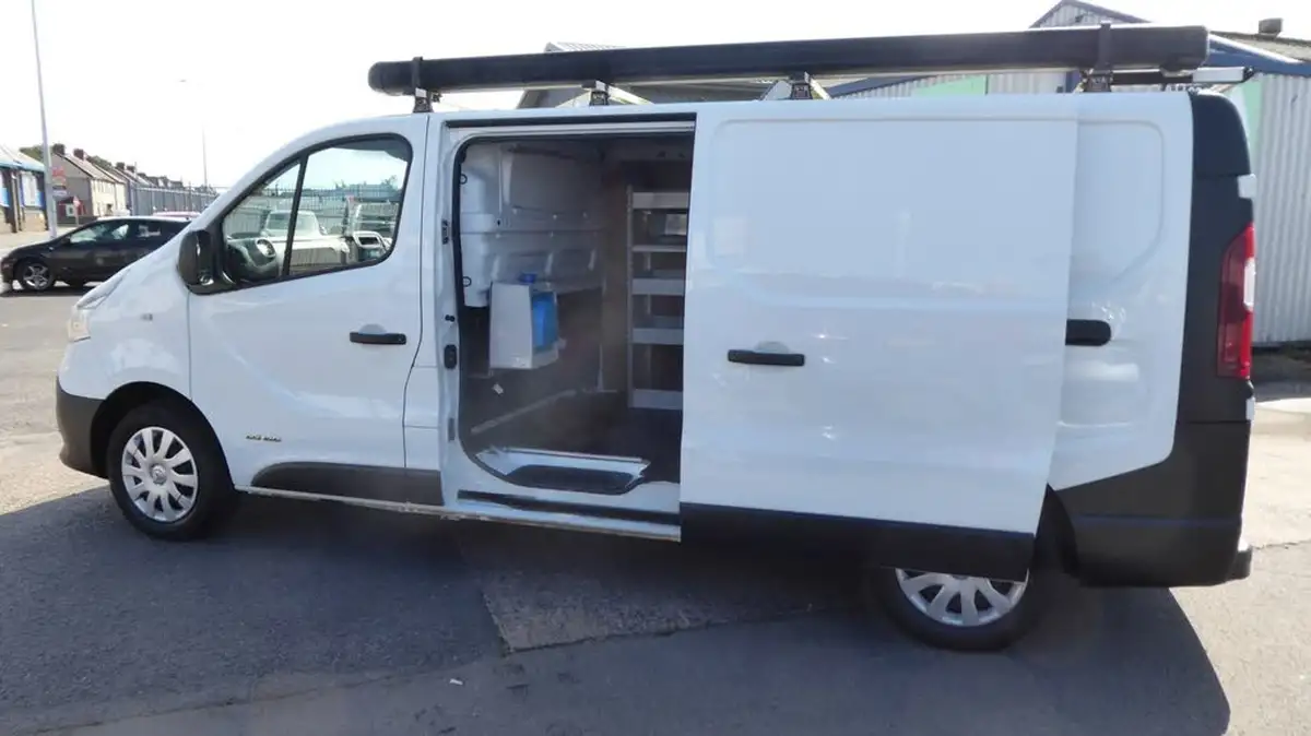 2018-renault-trafic-16dci-ll29-120-business-e6-panel-van-big-10
