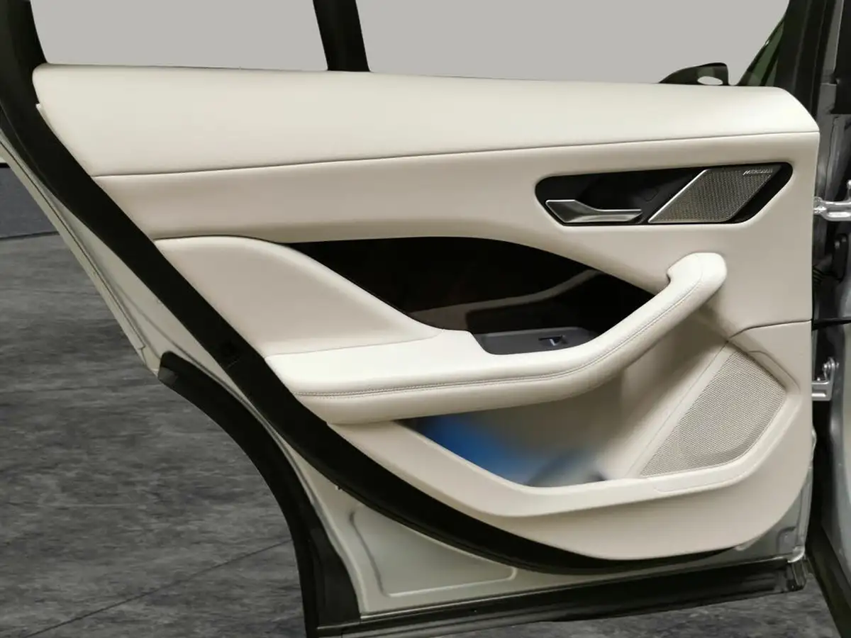 2023-jaguar-i-pace-ev400-se-big-32