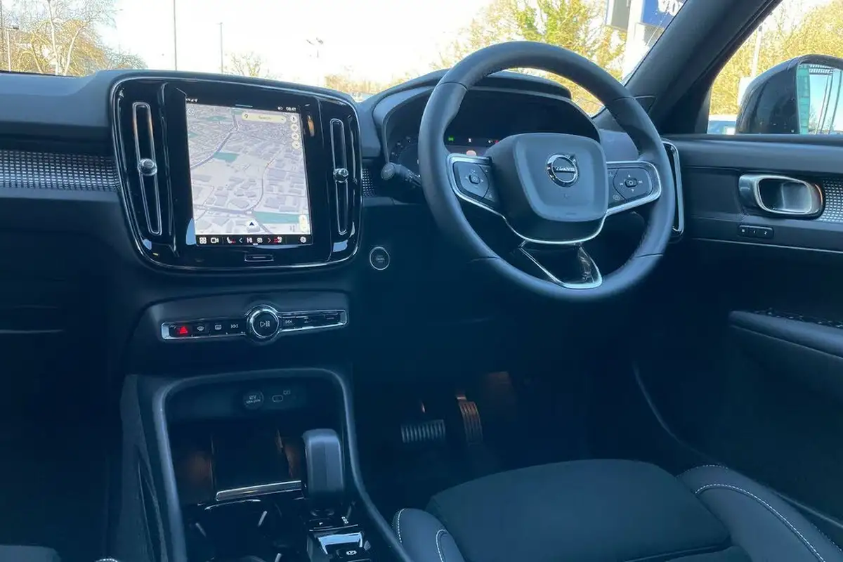 2024-volvo-xc40-20-b4-plus-big-33