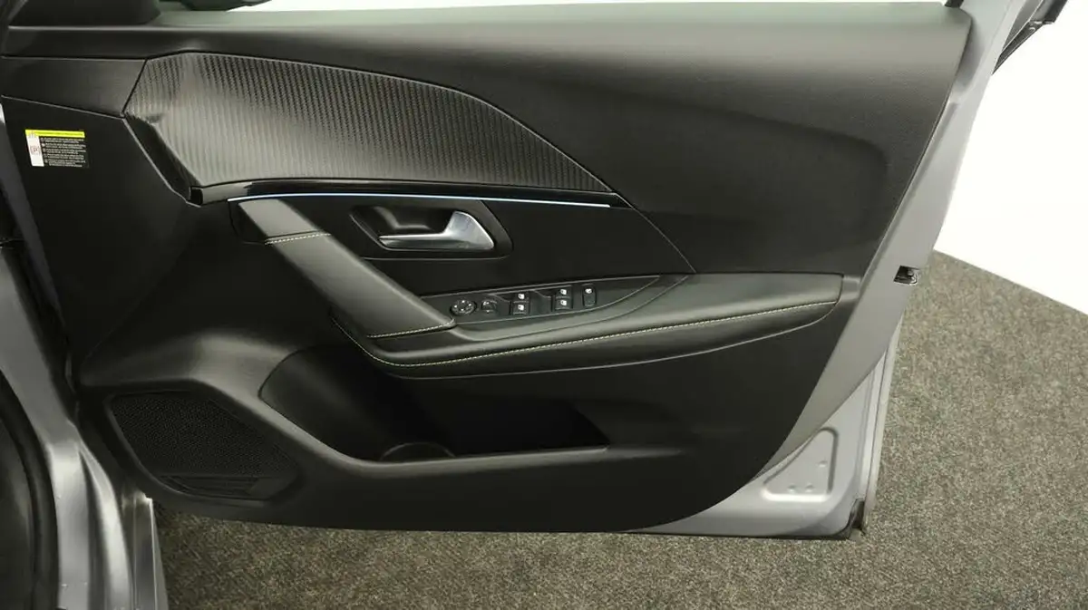 2021-peugeot-208-e-gt-premium-big-14