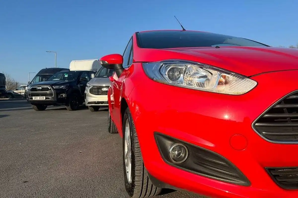 2015-ford-fiesta-125-zetec-5d-big-22