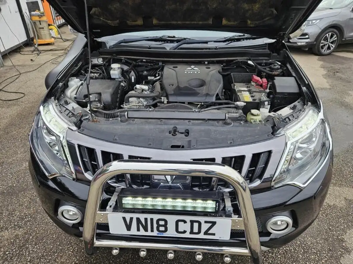 2018-mitsubishi-l200-24di-d-barbarian-sda-auto-big-15
