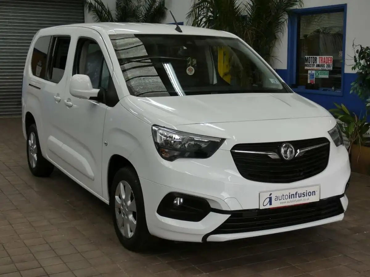2021-vauxhall-combo-life-15-se-xl-100ps-big-7