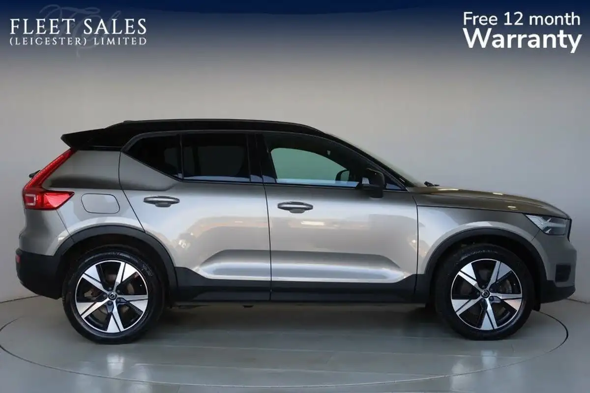 2022-volvo-xc40-15-t4-r-design-big-1