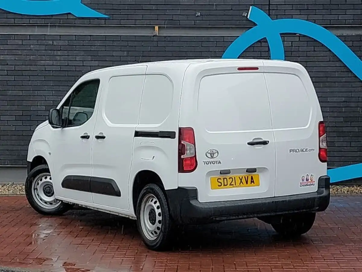 2021-toyota-proace-city-15d-active-100hpeu6dt-e-big-1