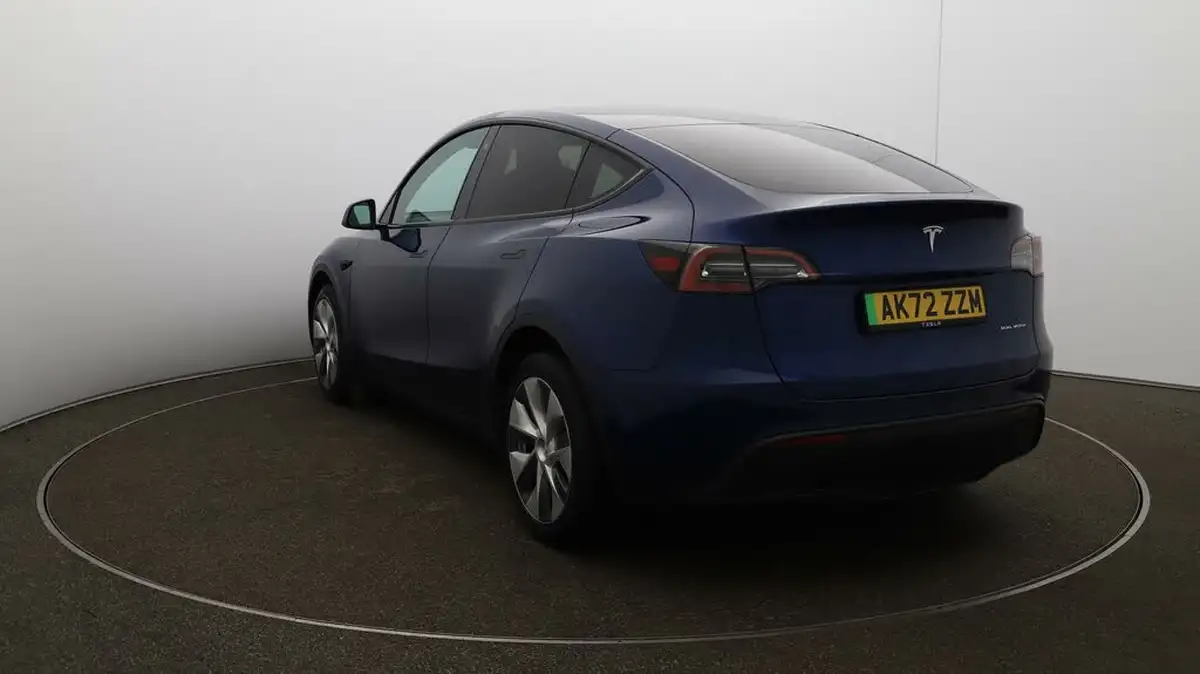 2022-tesla-model-y-e-long-range-big-52