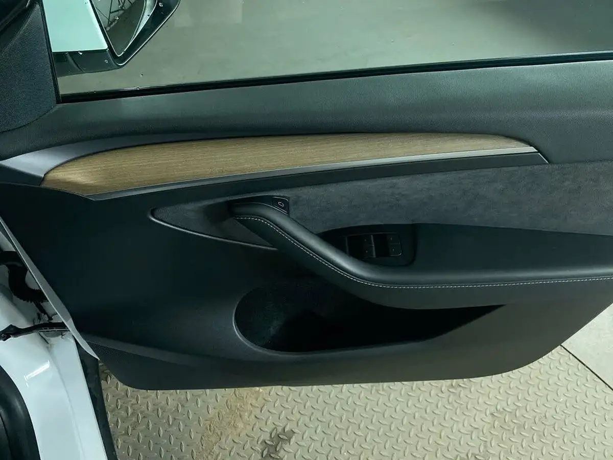 2022-tesla-model-y-e-long-range-big-26