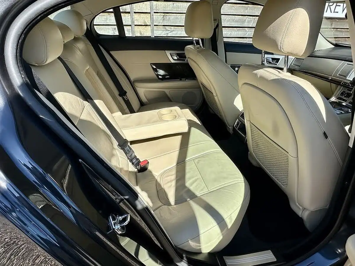 2015-jaguar-xf-22td-luxury-200ps-saloon-4d-big-20