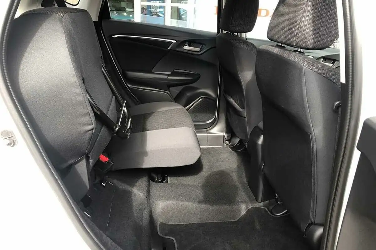 2018-honda-jazz-13-i-vtec-se-cvt-big-26