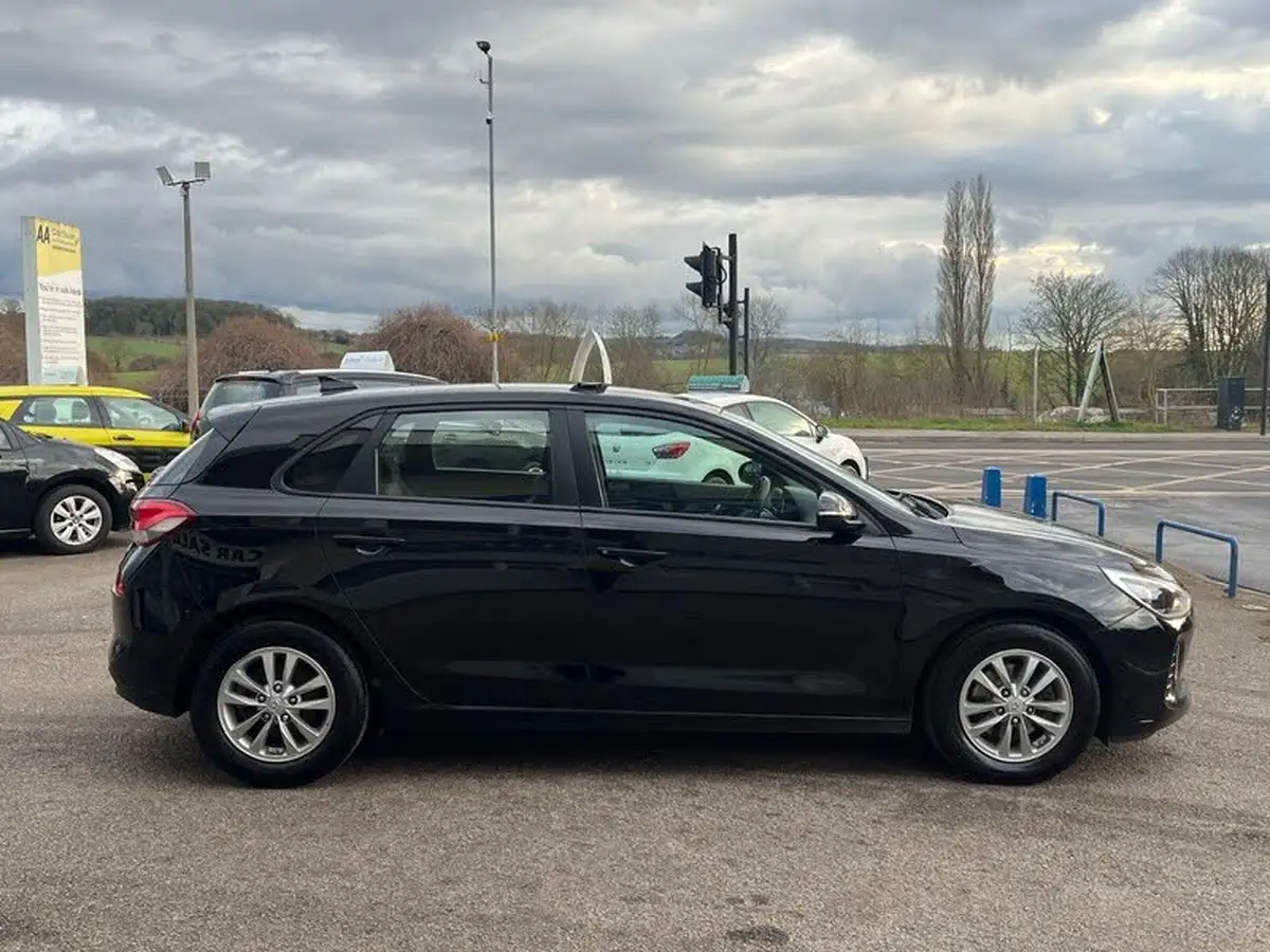 2018-hyundai-i30-10-t-gdi-blue-drive-isg-hatchback-big-5