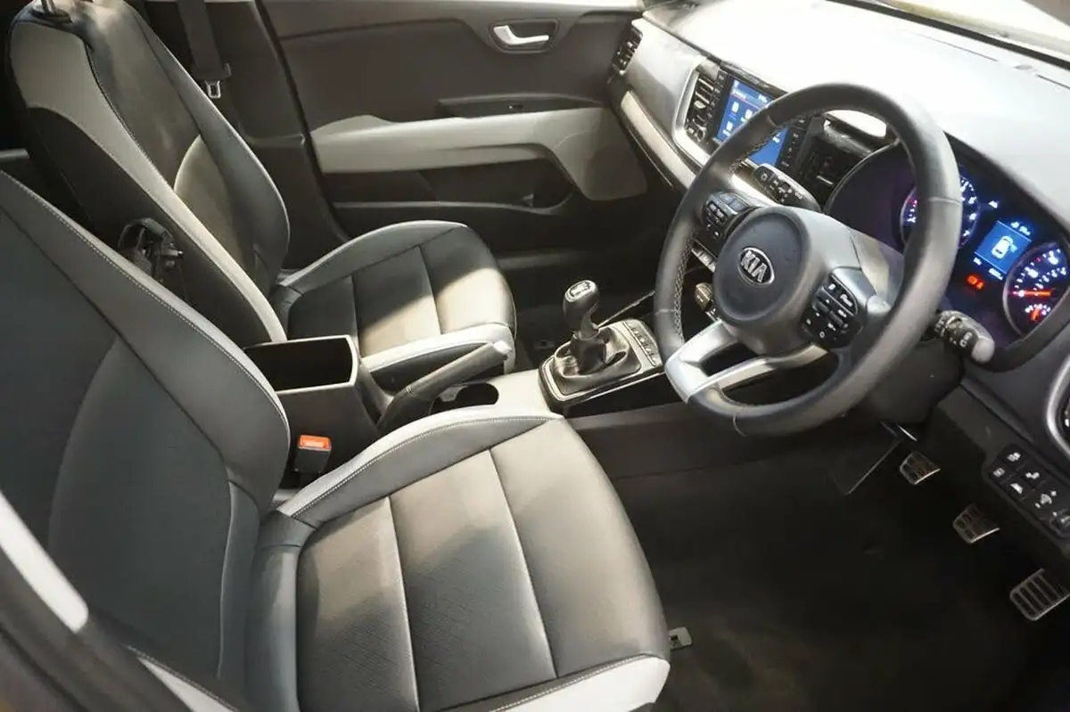 2020-kia-stonic-10-t-gdi-4-big-3