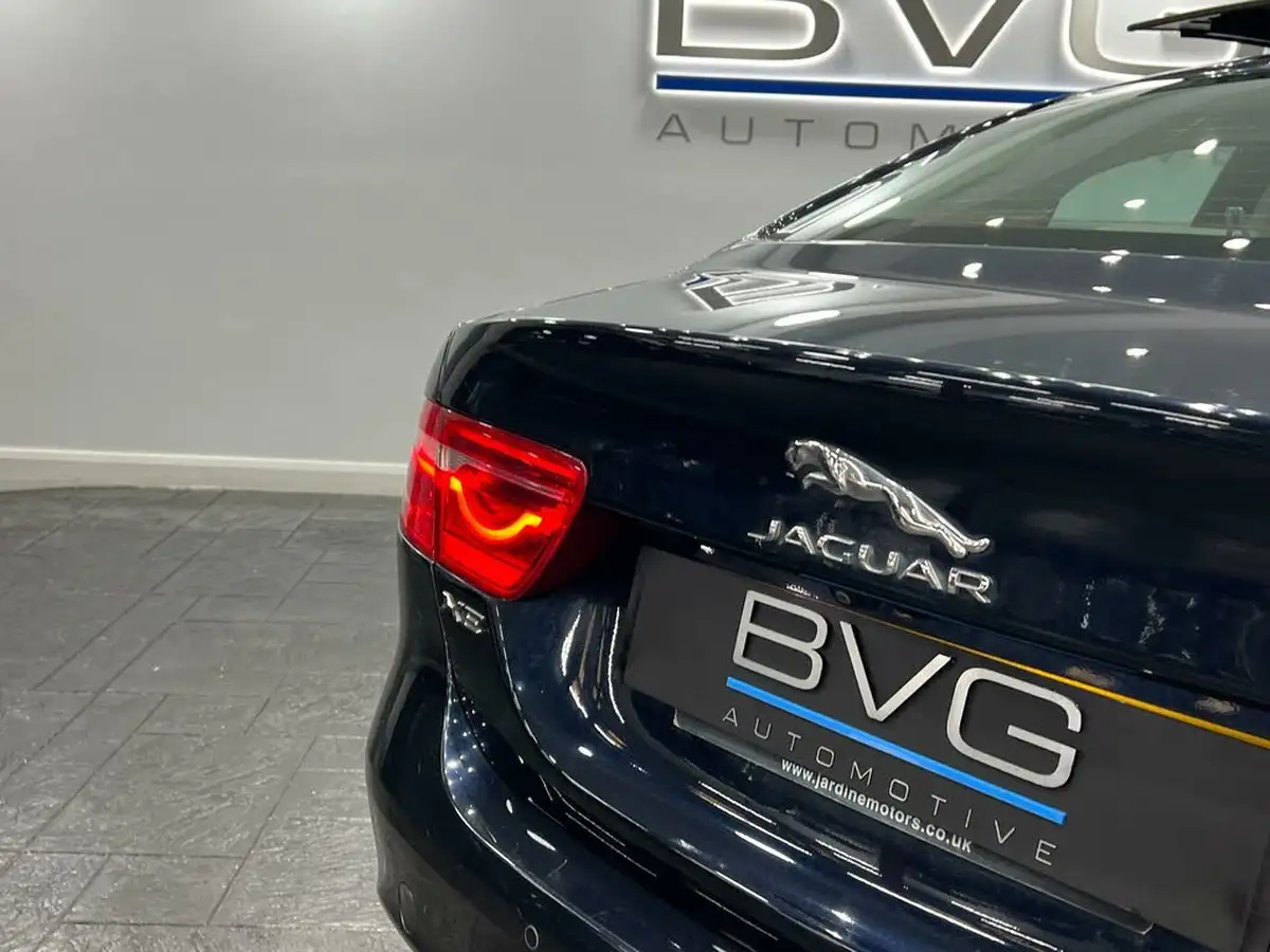2015-jaguar-xe-20td-portfolio-180ps-auto-big-18