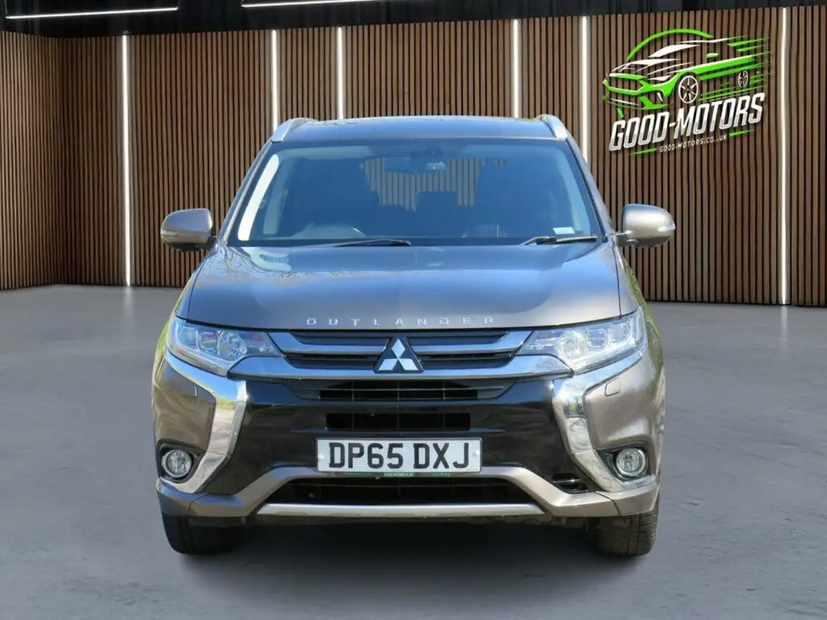 2015-mitsubishi-outlander-20-gx4h-phev-big-2