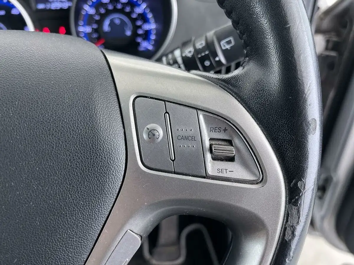 2012-hyundai-ix35-17td-premium-big-53
