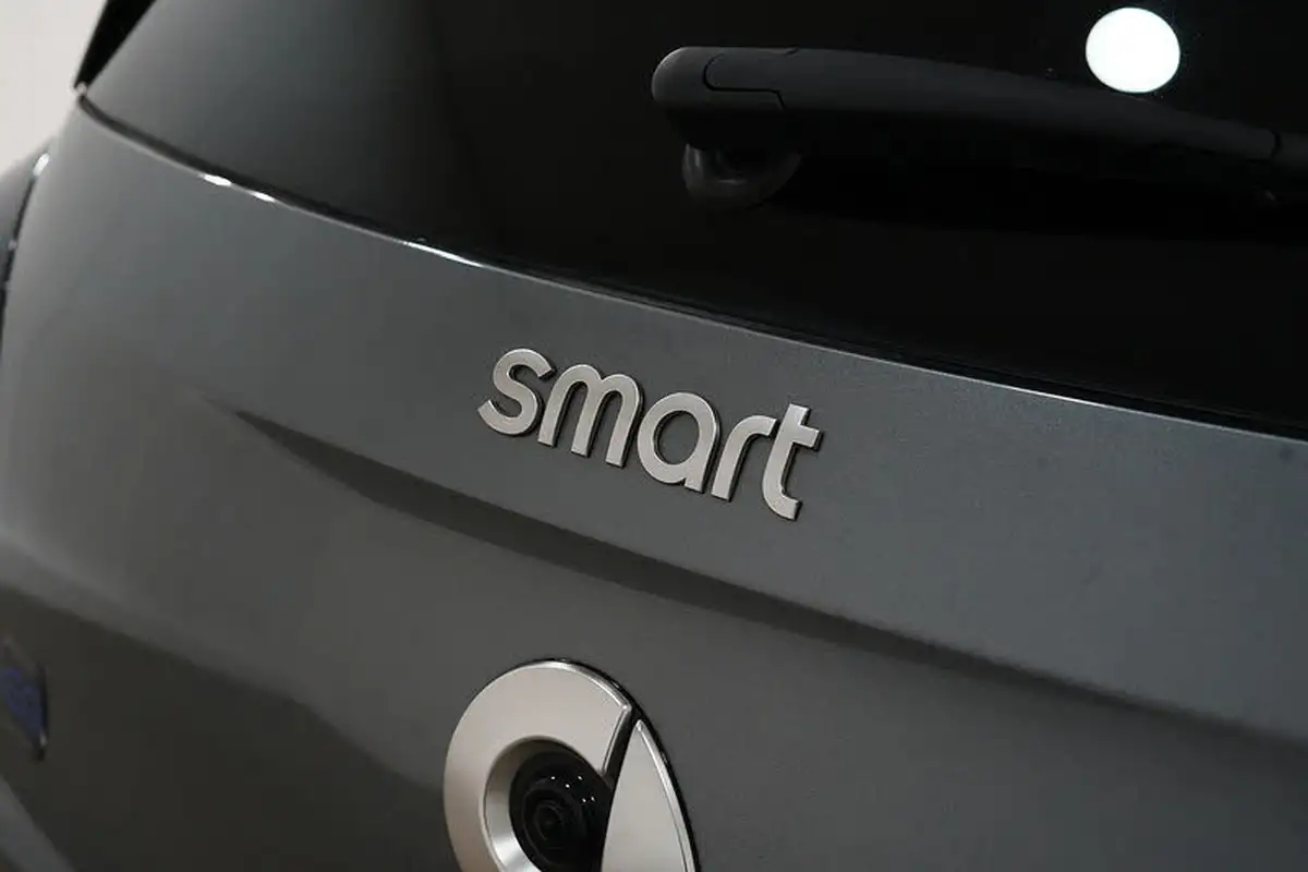 2021-smart-forfour-eq-exclusive-big-13