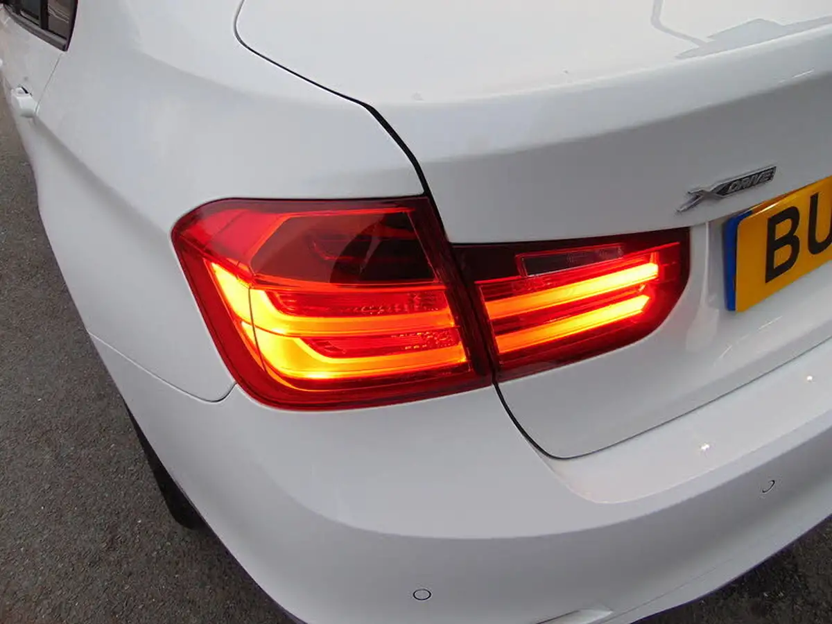 2015-bmw-3-series-20td-320d-xdrive-se-184bhp-saloon-4d-auto-big-43