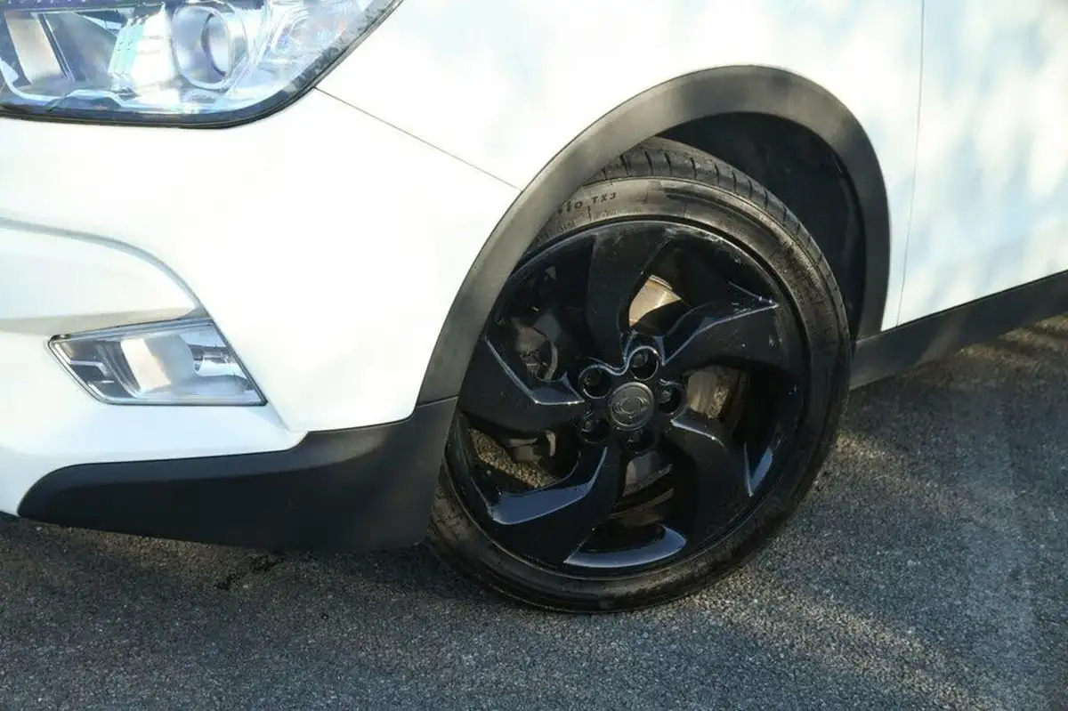 2015-kgm-ssangyong-tivoli-16-ex-big-8