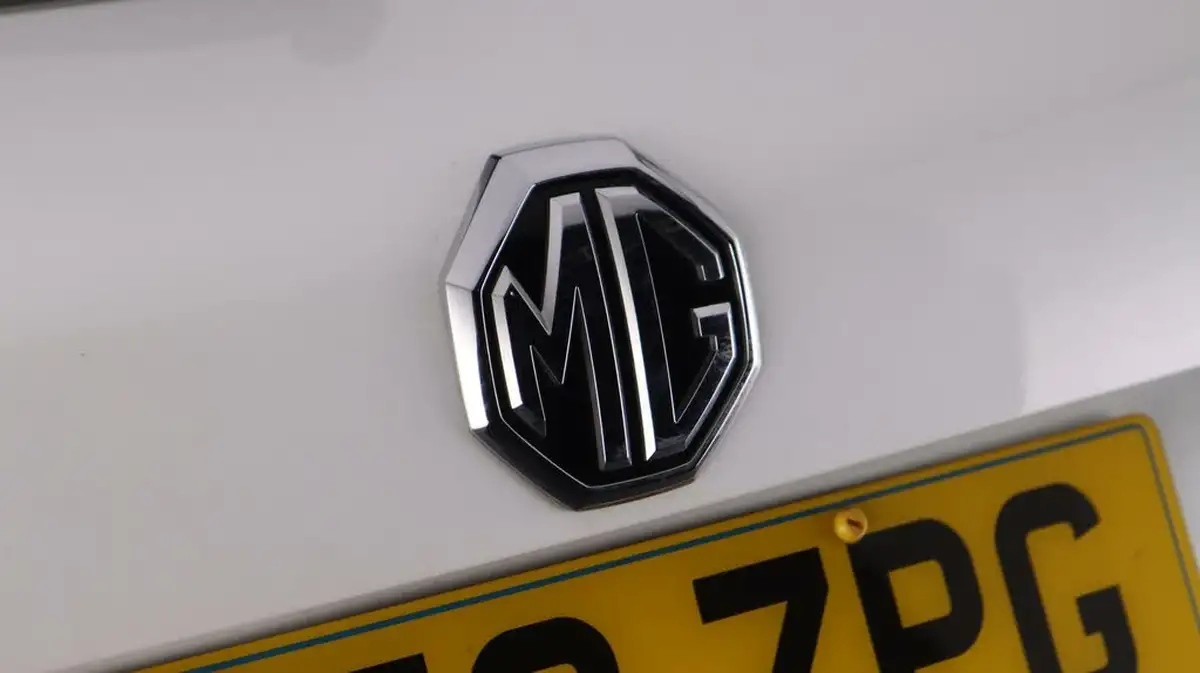2022-mg-hs-15t-gdi-exclusive-162ps-big-21