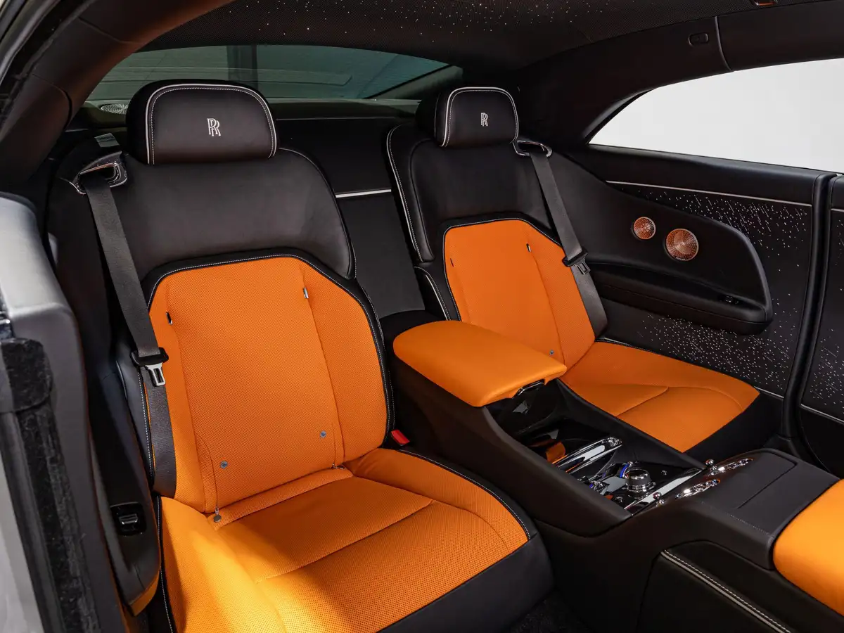 2023-rolls-royce-spectre-e-big-17