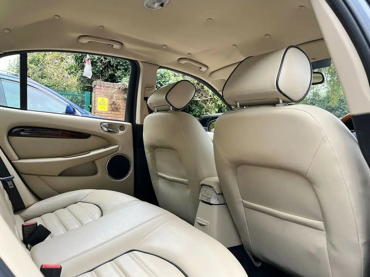 2009-jaguar-x-type-20-sovereign-saloon-big-26